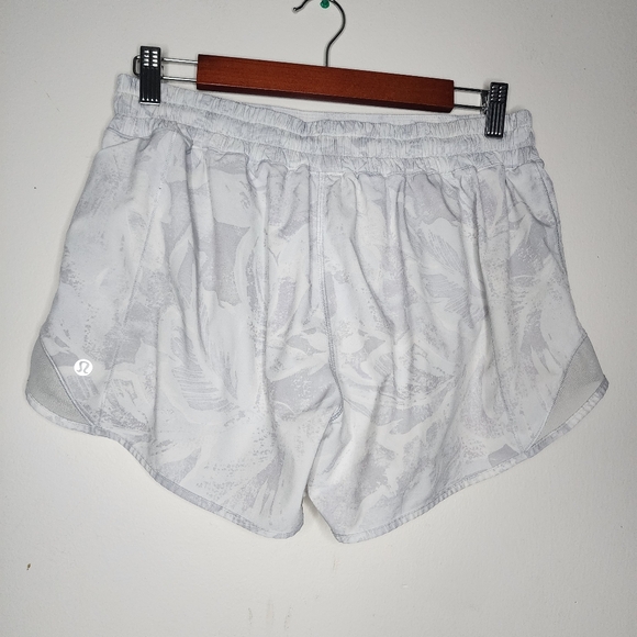 Lululemon Hotty Hot Short II Long 4" Inseam Running Shorts White Gray Sz 10 Tall - Picture 5 of 5